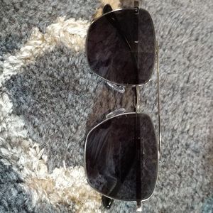 Silver frame avaitor sunglasses